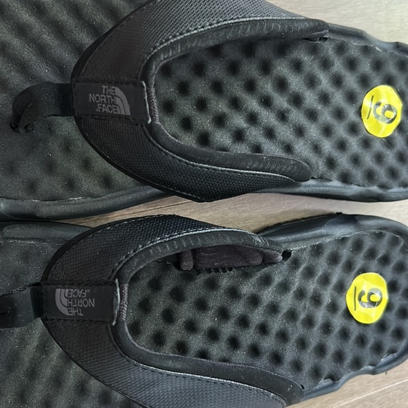 The North Face NWOT Base Camp Flip Flops - Picture 5 of 7